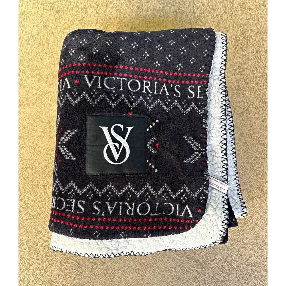 Victoria's Secret Sherpa Throw Blanket 50x60 Black White Red Snowflake Winter
